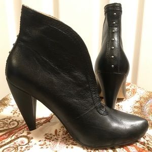 Seychelles Vamp Booties